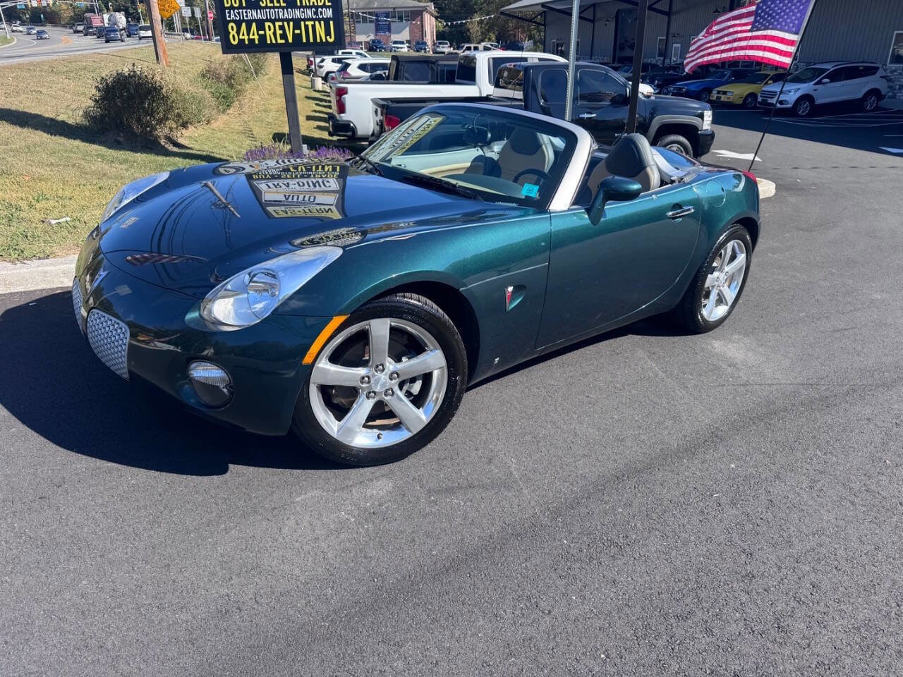 Used 2007 Pontiac Solstice Convertible w/ Premium Package image 1