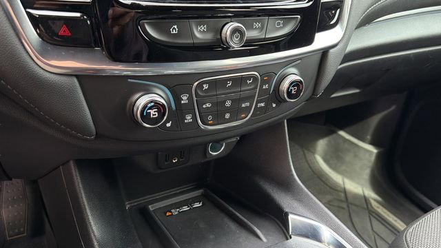 Used 2023 Chevrolet Traverse LT image 30