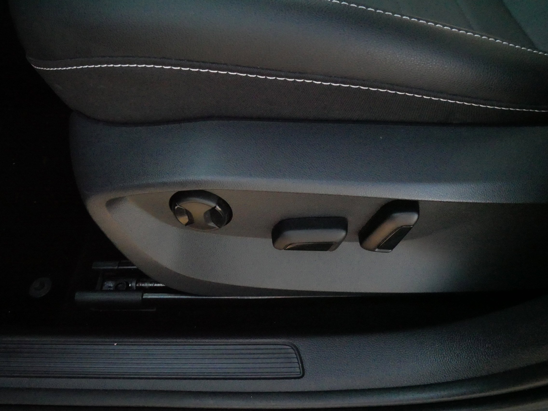 Used 2023 Volkswagen Taos SE w/ Panoramic Sunroof Package image 20