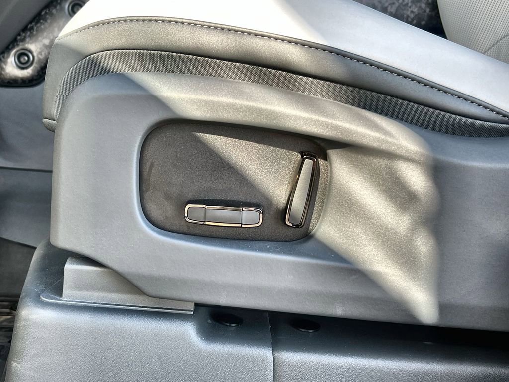 New 2026 Land Rover Defender 110 image 21