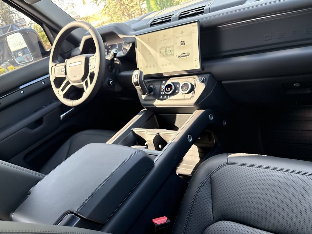 New 2026 Land Rover Defender 130 X-Dynamic SE AWD/4WD image 14