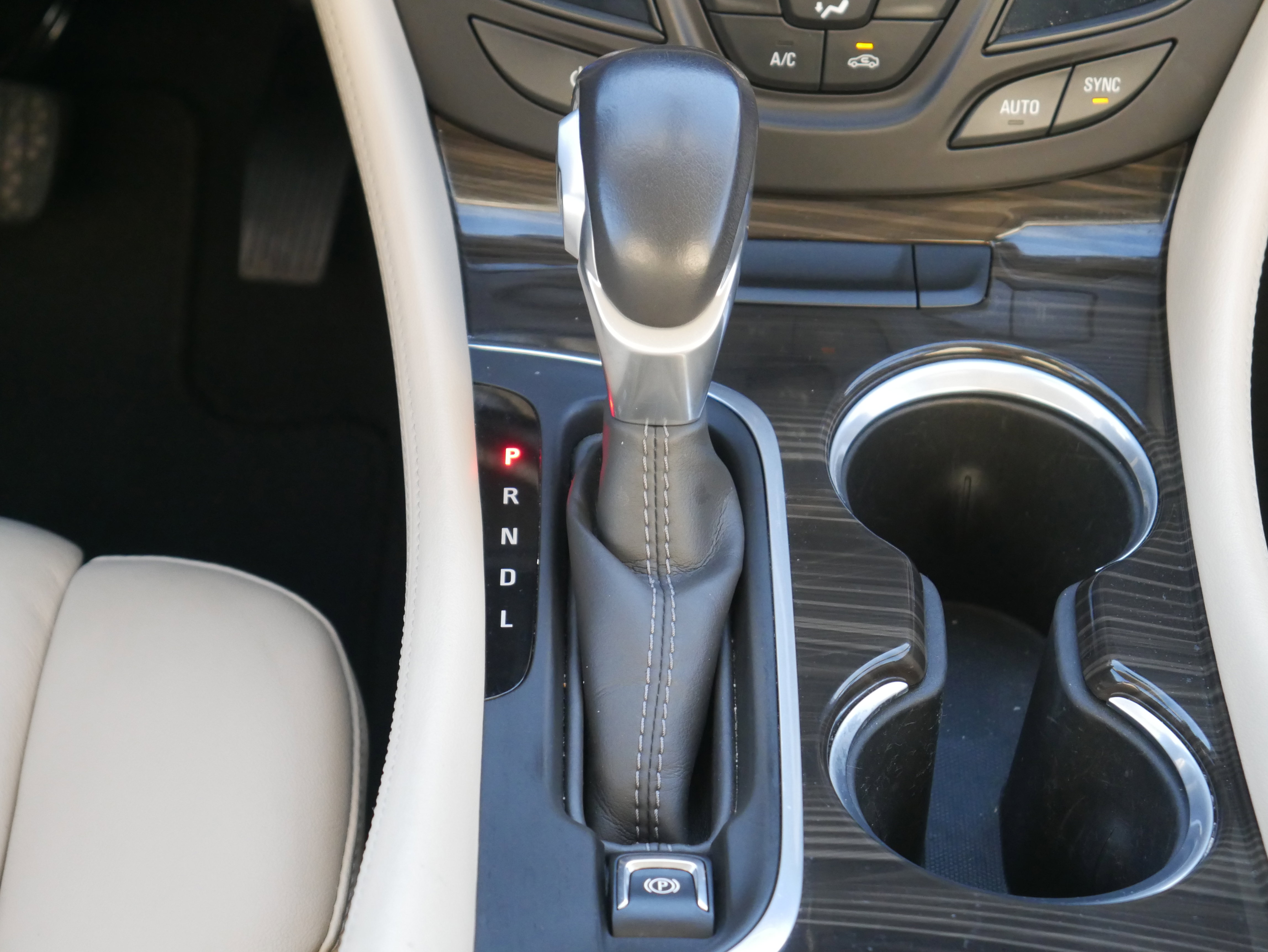 Used 2019 Buick Envision Premium w/ Driver Confidence Package image 23