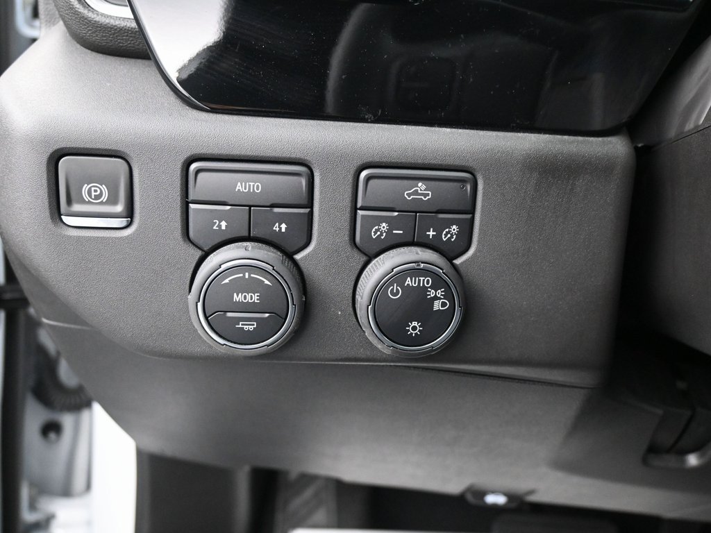 Used 2025 Chevrolet Silverado 1500 LT AWD/4WD image 21
