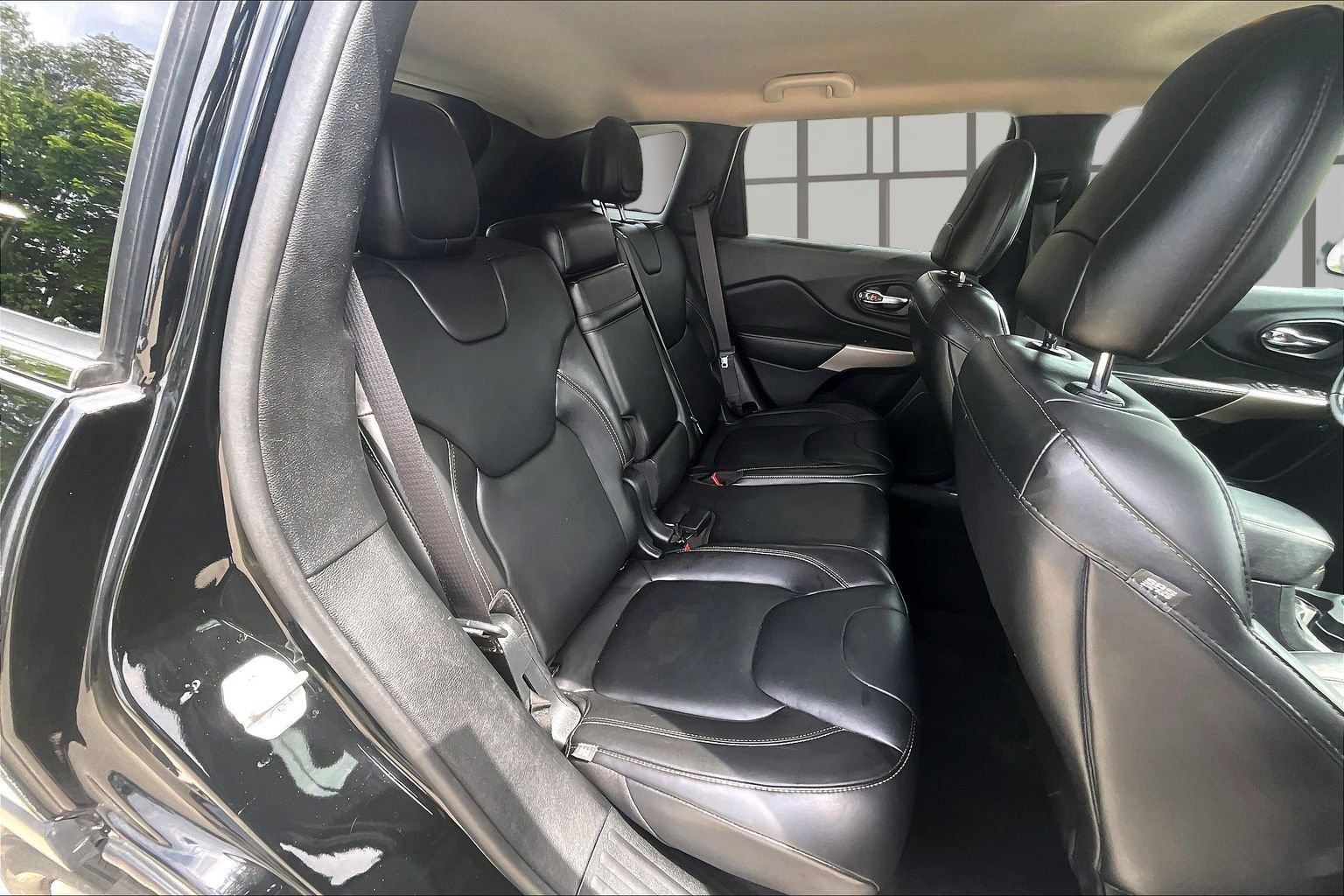 Used 2018 Jeep Cherokee Limited AWD/4WD image 27