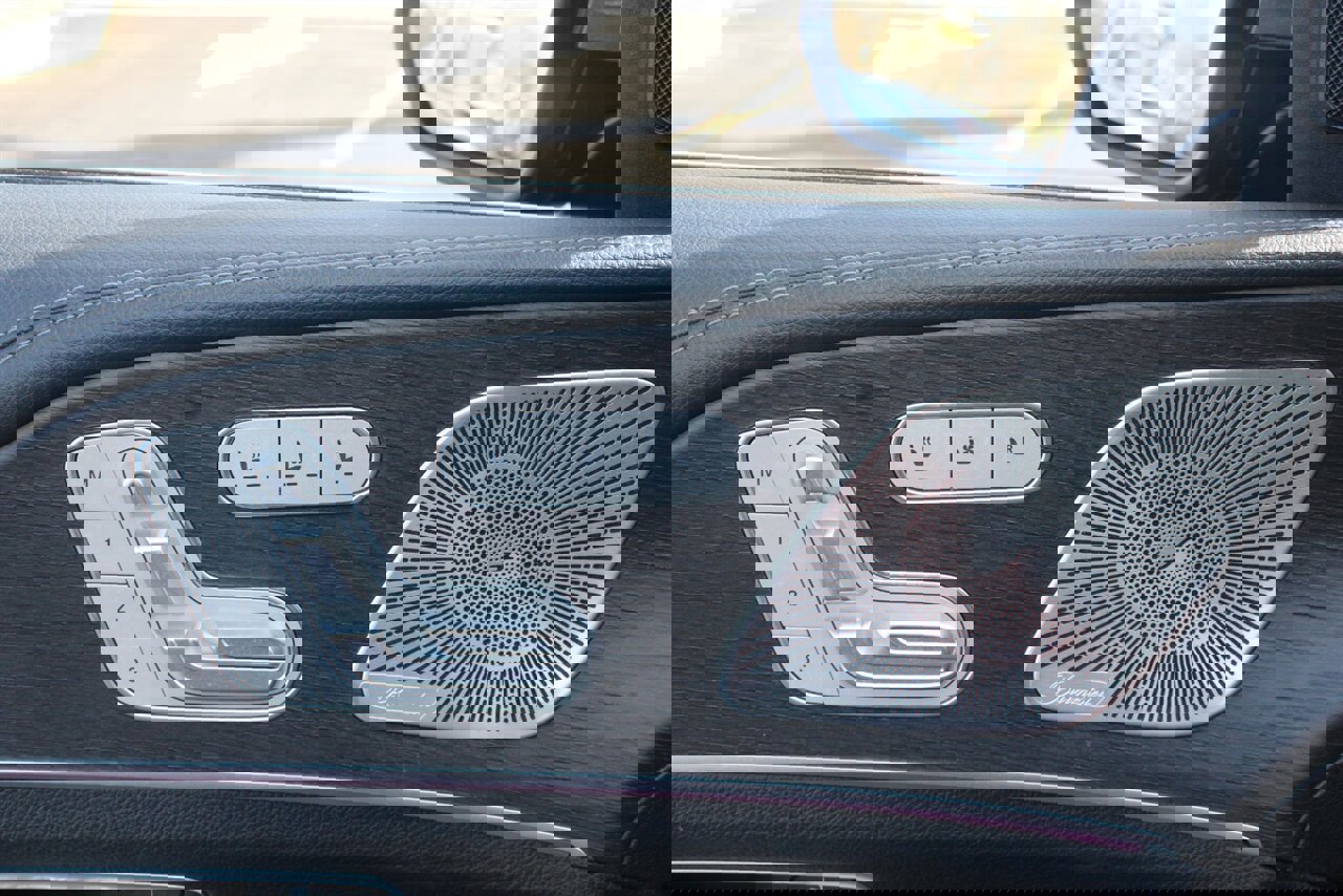 Used 2021 Mercedes-Benz GLS 450 4MATIC image 11