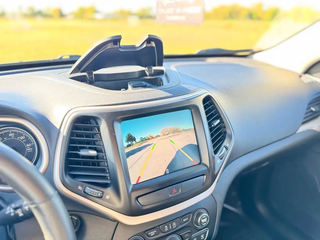 Used 2017 Jeep Cherokee Latitude w/ Cold Weather Group image 25