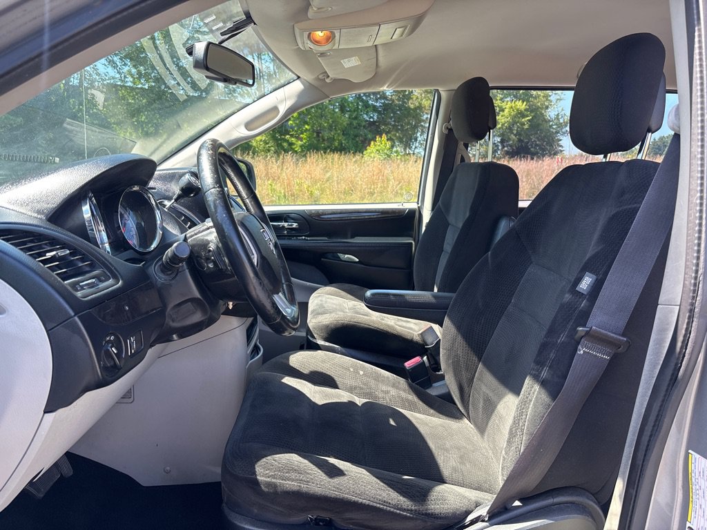 Used 2016 Dodge Grand Caravan American Value Package w/ UConnect Hands-Free Group FWD image 11