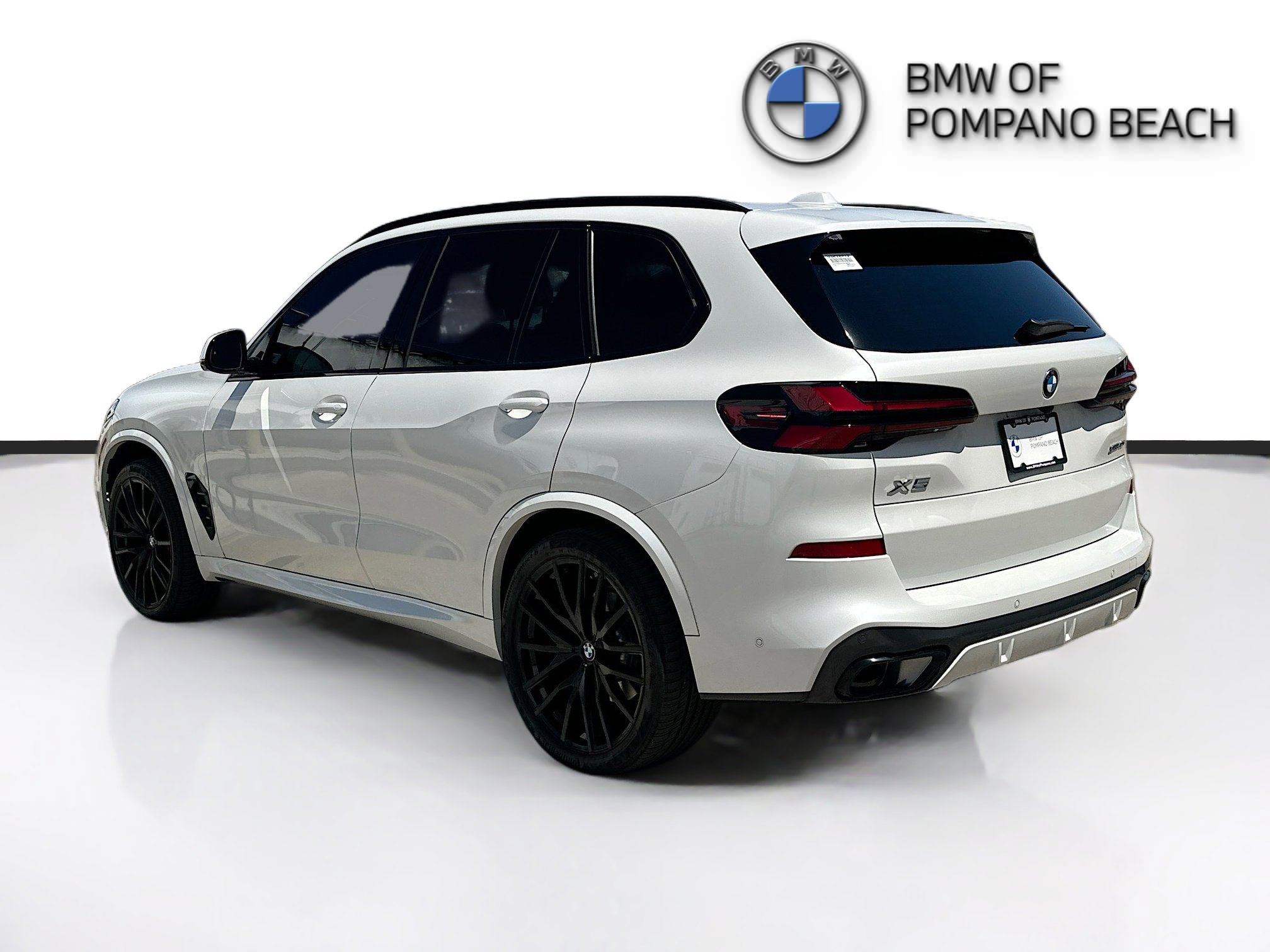 Used 2026 BMW X5 xDrive40i w/ Executive Package image 5