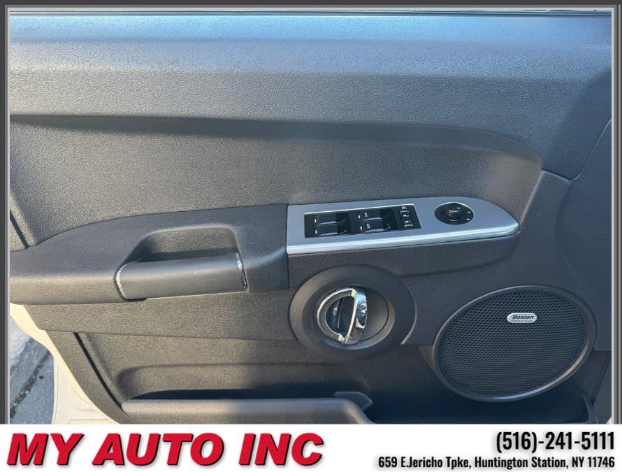 Used 2010 Jeep Commander Sport w/ Sun/Sound Group image 25
