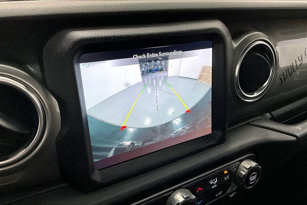 Used 2020 Jeep Wrangler Unlimited Sahara image 30