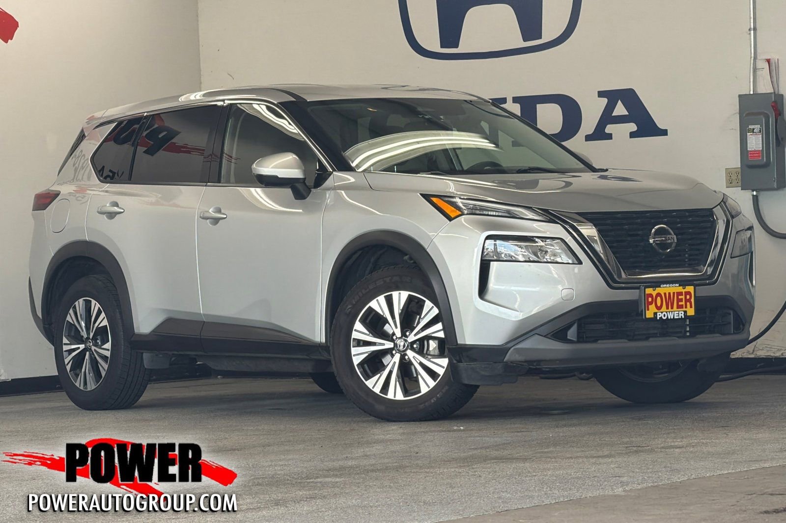 Used 2021 Nissan Rogue SV image 1
