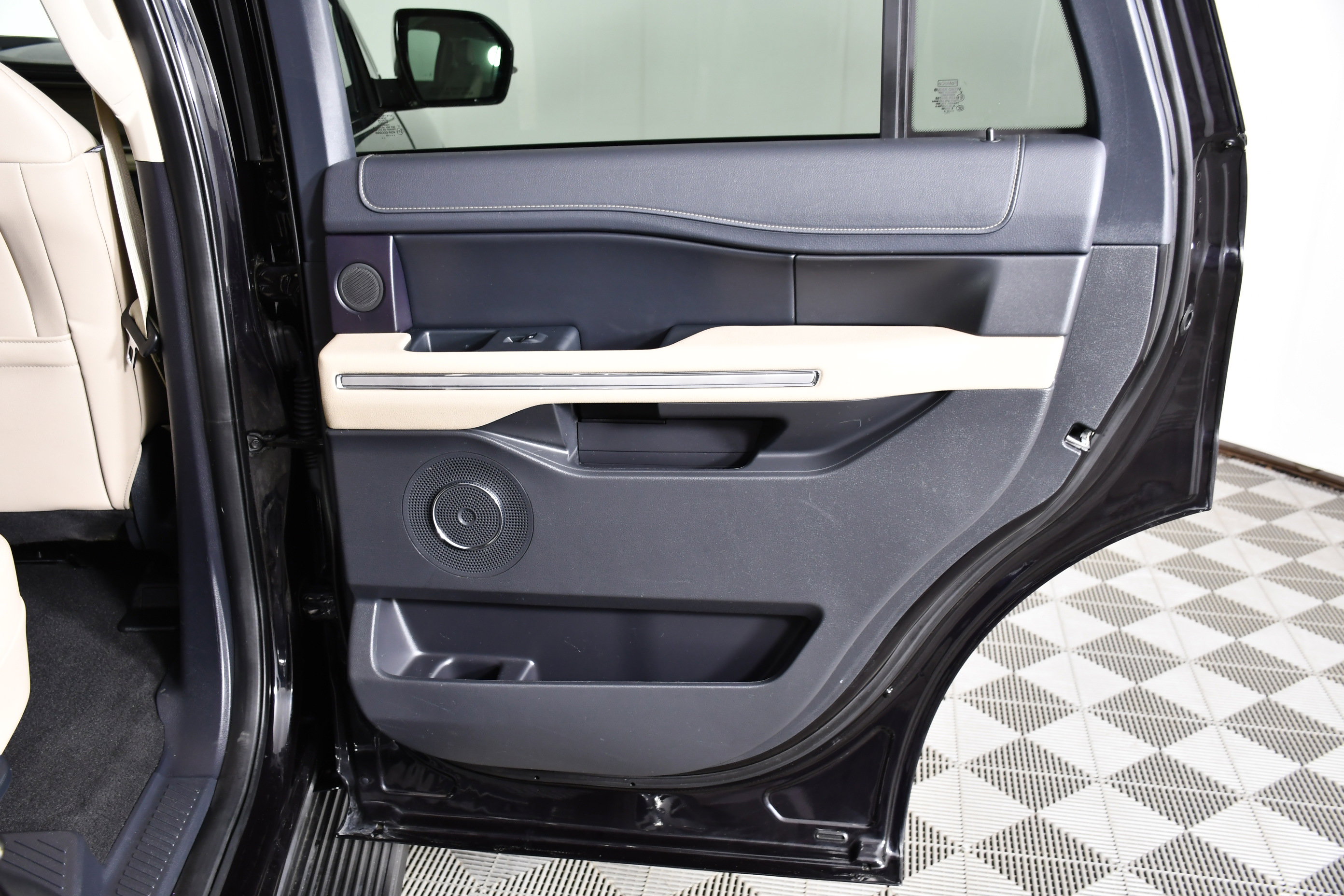 Used 2024 Ford Expedition Limited image 35