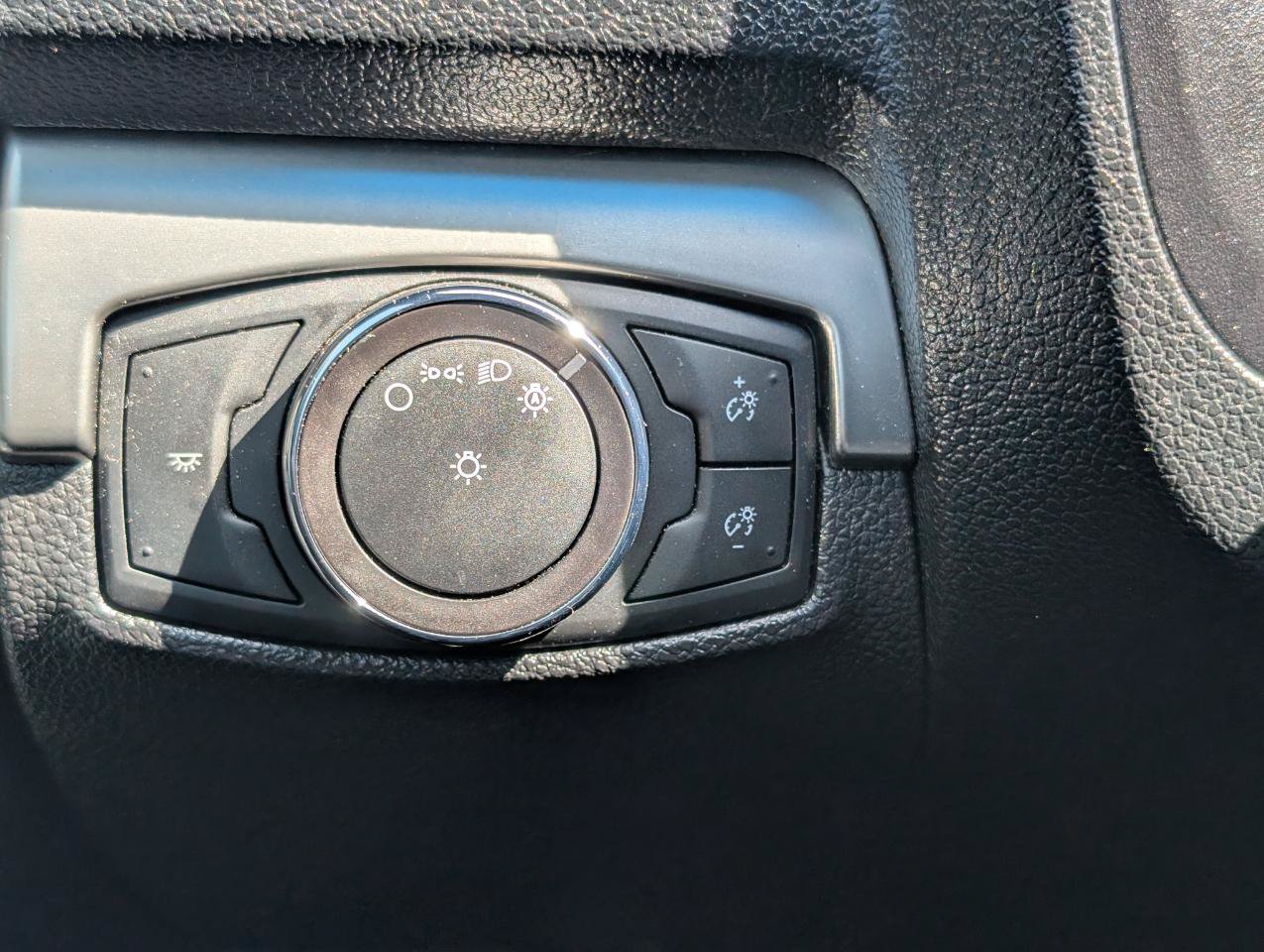 Used 2018 Ford Explorer XLT FWD image 18