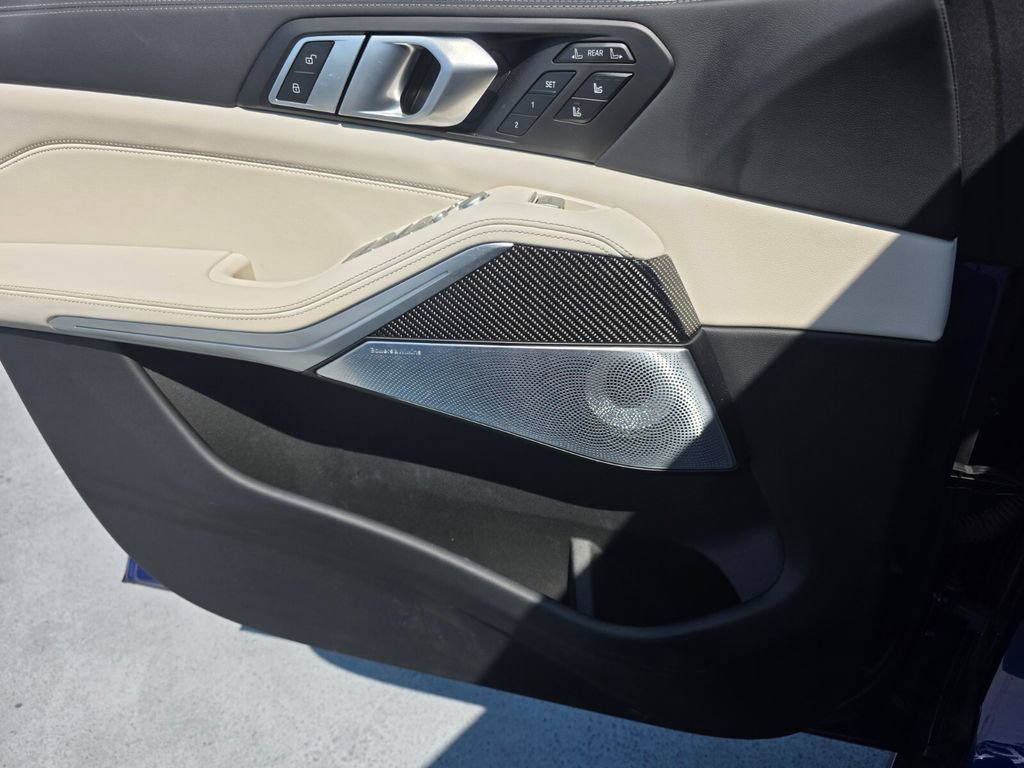 Certified 2025 BMW X7 M60i image 27