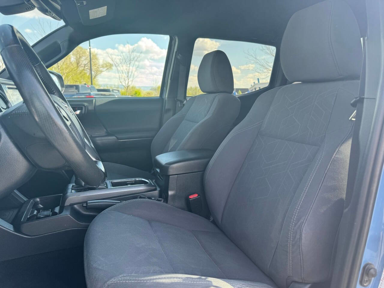Used 2019 Toyota Tacoma TRD Off-Road AWD/4WD image 12
