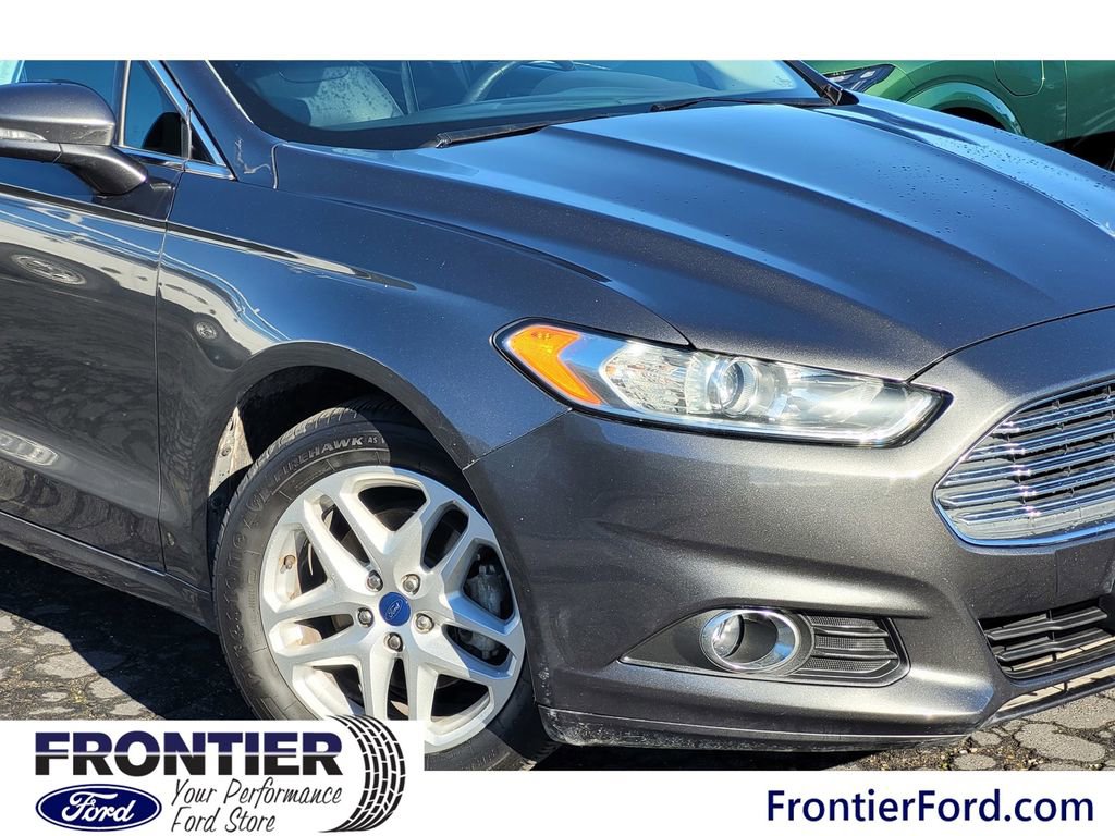 Used 2016 Ford Fusion SE w/ Equipment Group 202A image 4