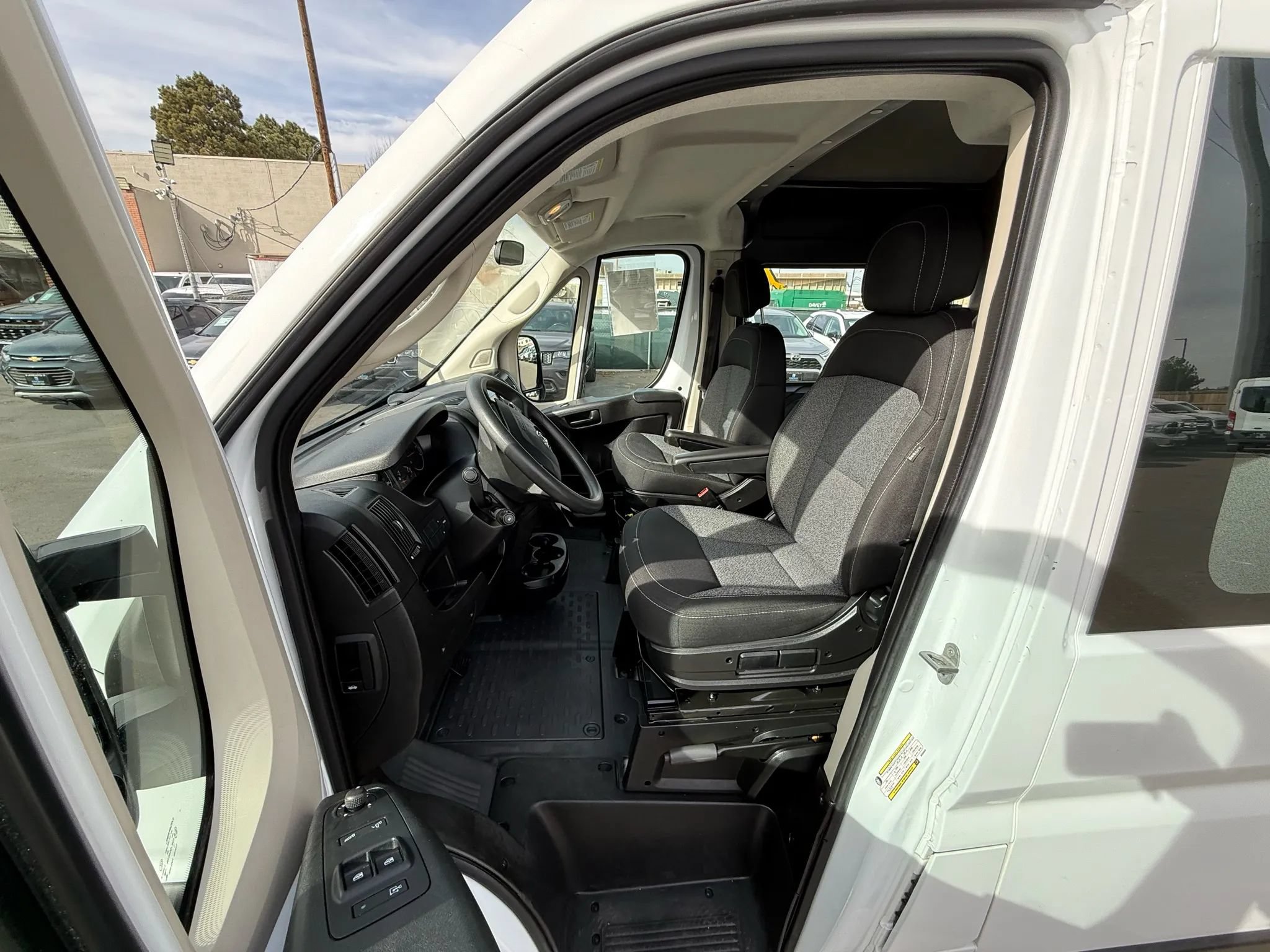 Used 2021 RAM ProMaster 2500 FWD image 13