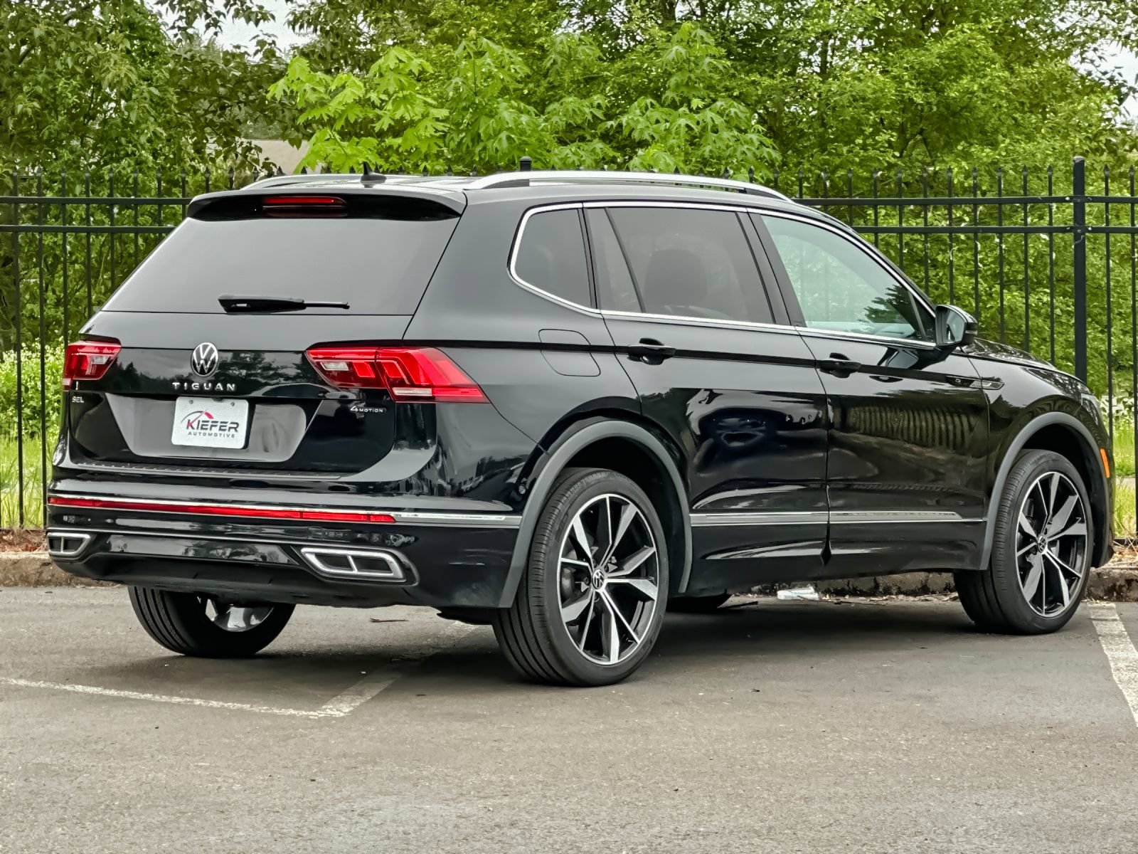 Used 2022 Volkswagen Tiguan SEL Premium R-Line AWD/4WD image 4