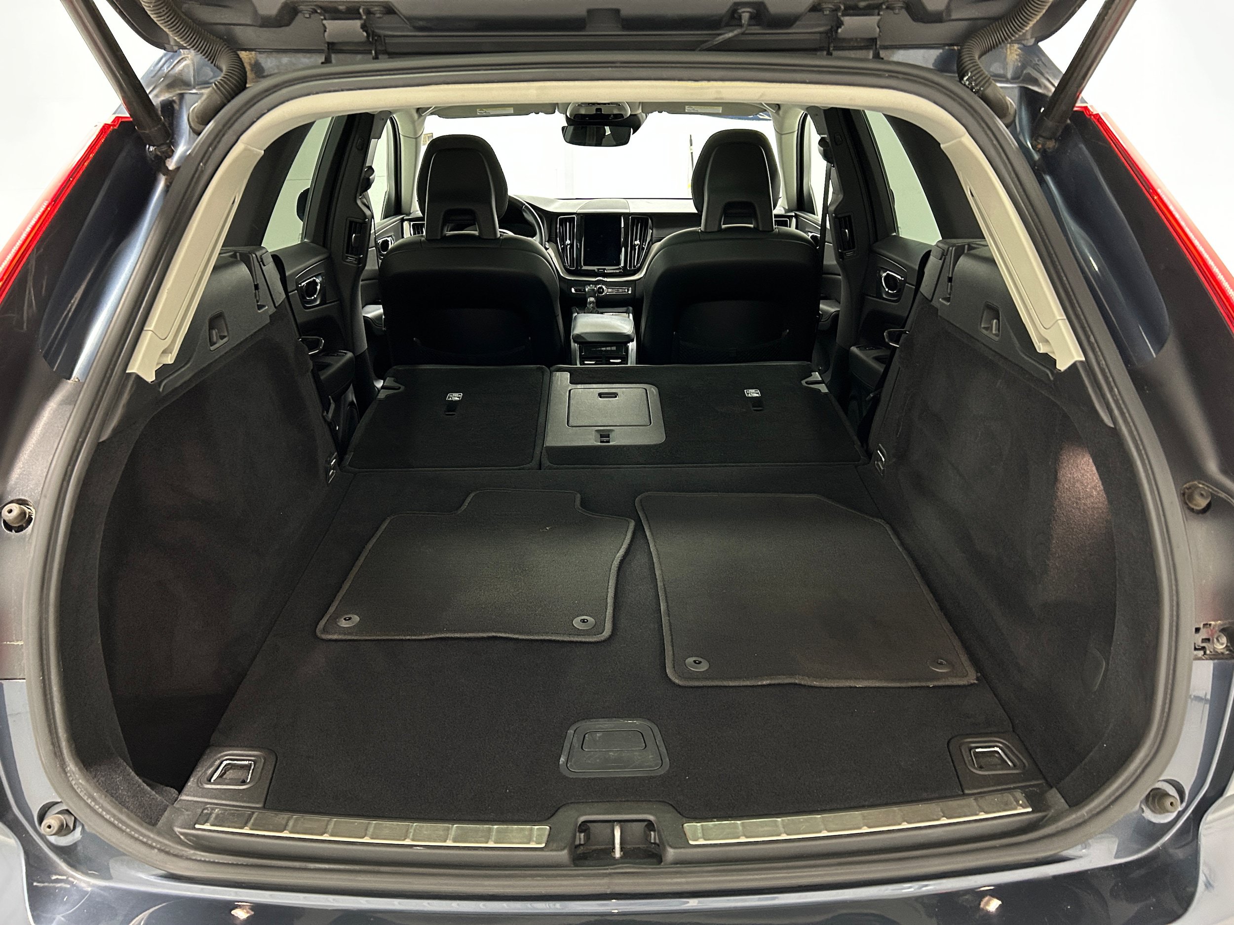 Used 2018 Volvo XC60 T5 Inscription AWD/4WD image 34