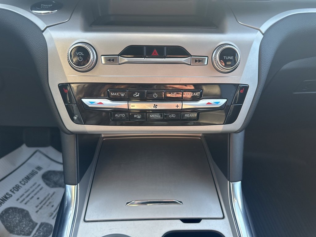 Used 2022 Ford Explorer XLT w/ Equipment Group 202A image 22