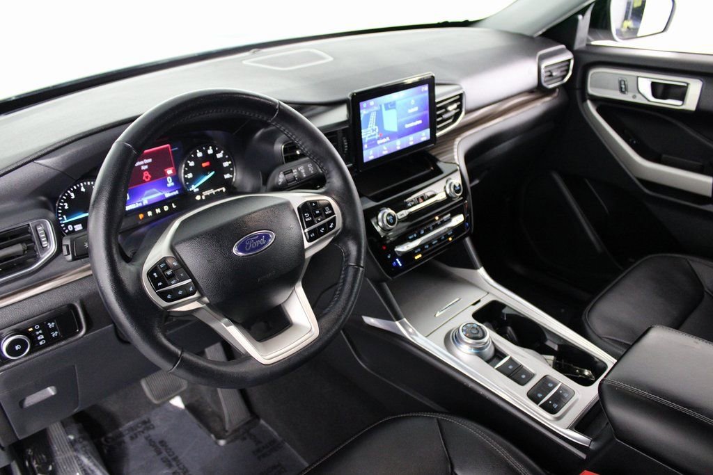 Used 2024 Ford Explorer Limited image 16