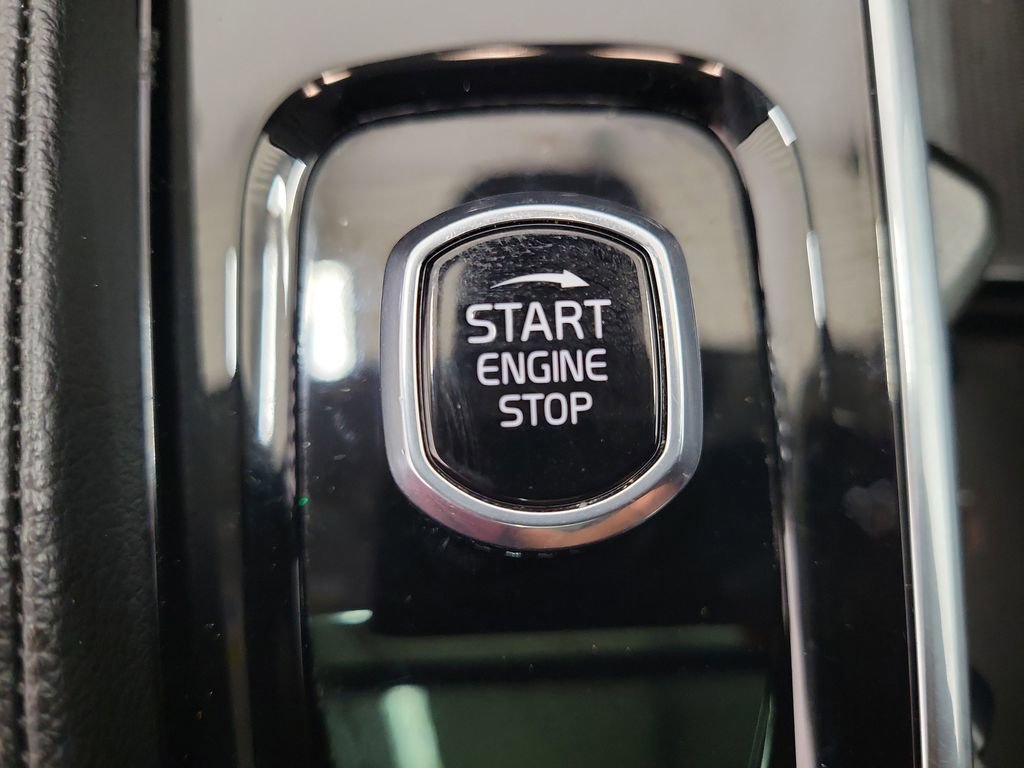 Used 2023 Volvo XC90 B5 Core w/ Protection Package Premier image 33