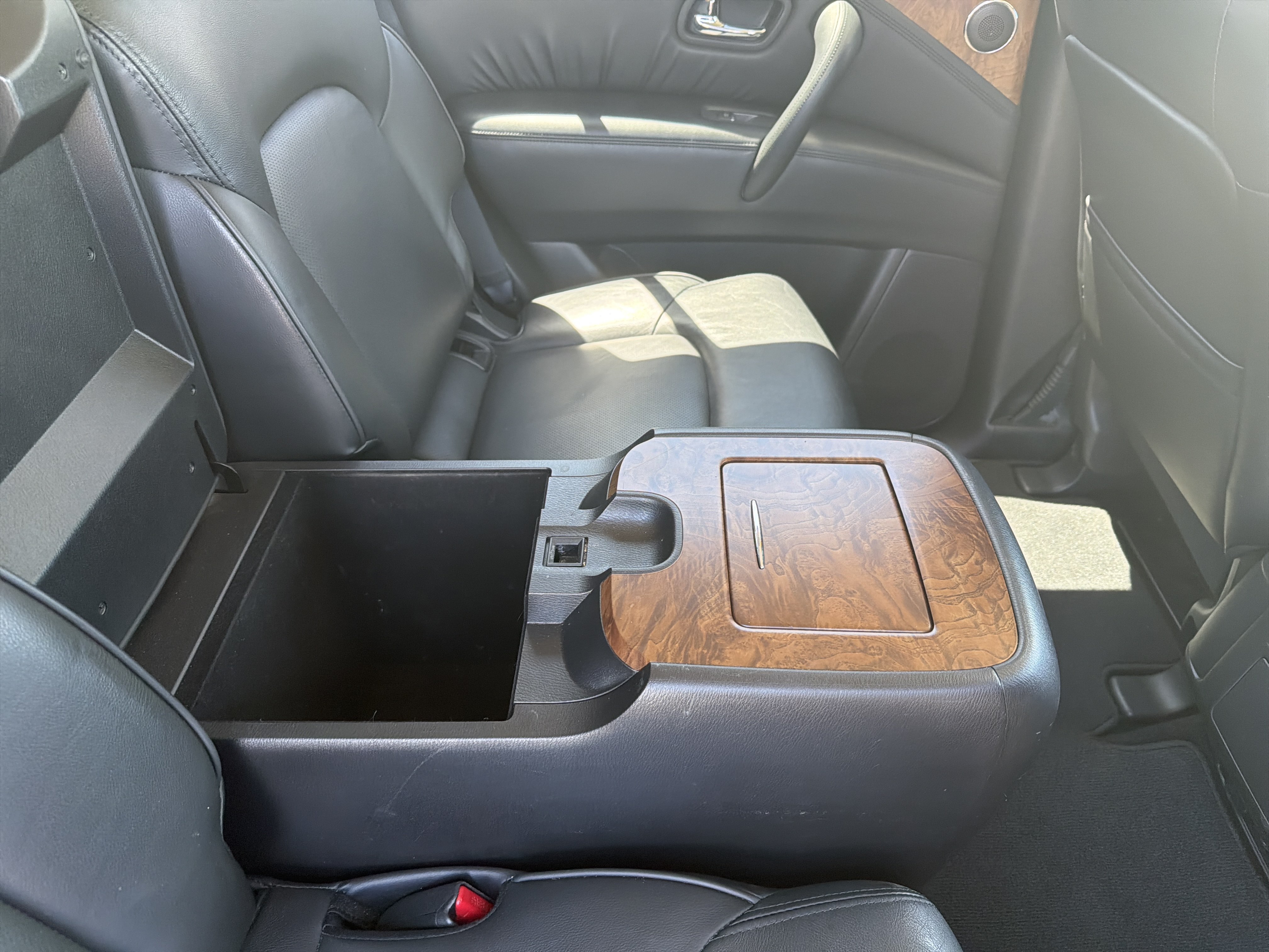Used 2024 Nissan Armada SL w/ Captain's Chairs Package AWD/4WD image 13