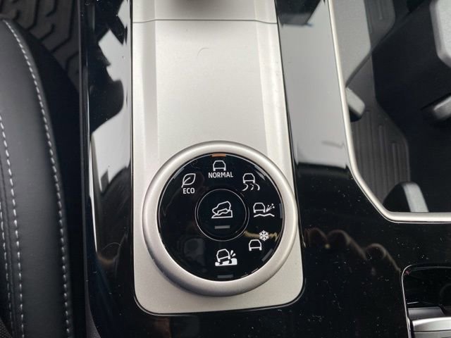 New 2025 Mitsubishi Outlander SE image 30