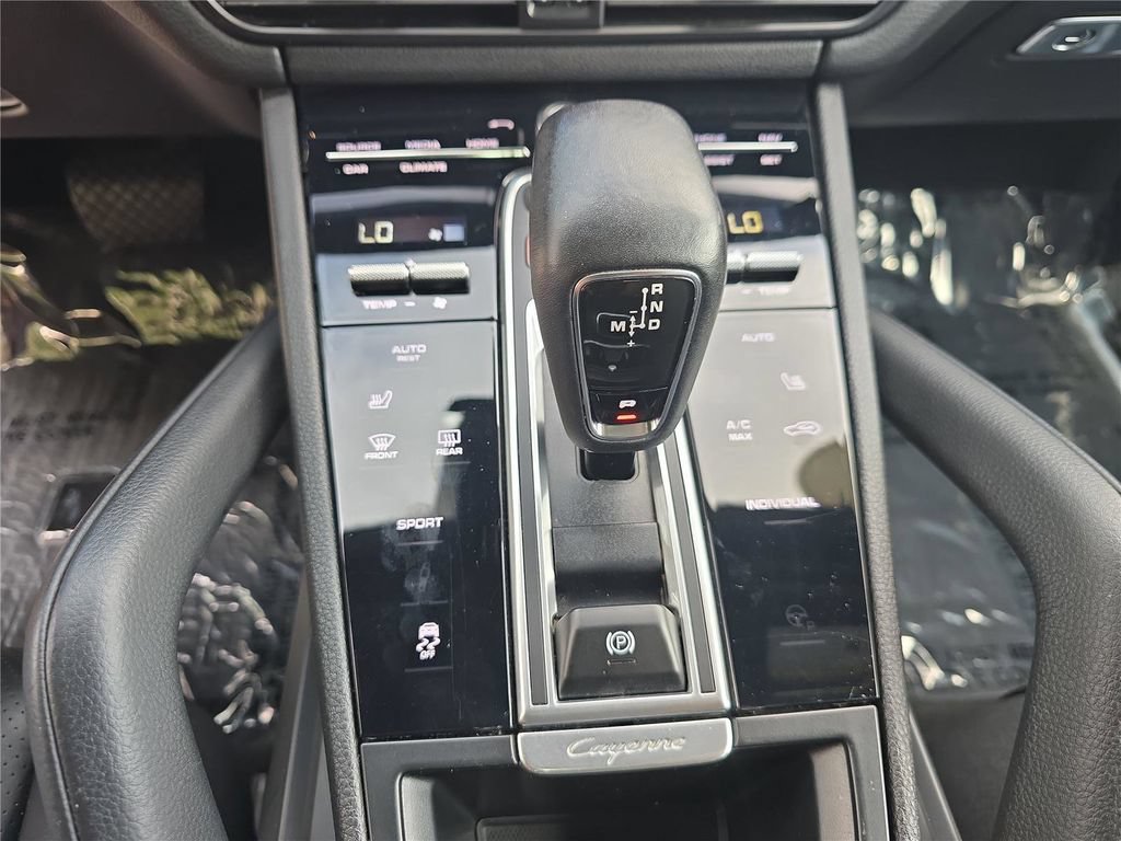 Used 2023 Porsche Cayenne Platinum Edition AWD/4WD image 21