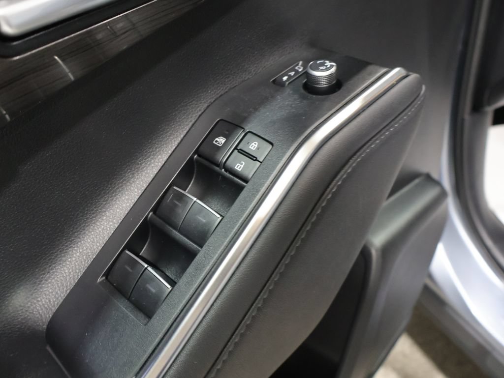 Used 2023 Toyota Highlander Limited AWD/4WD image 15