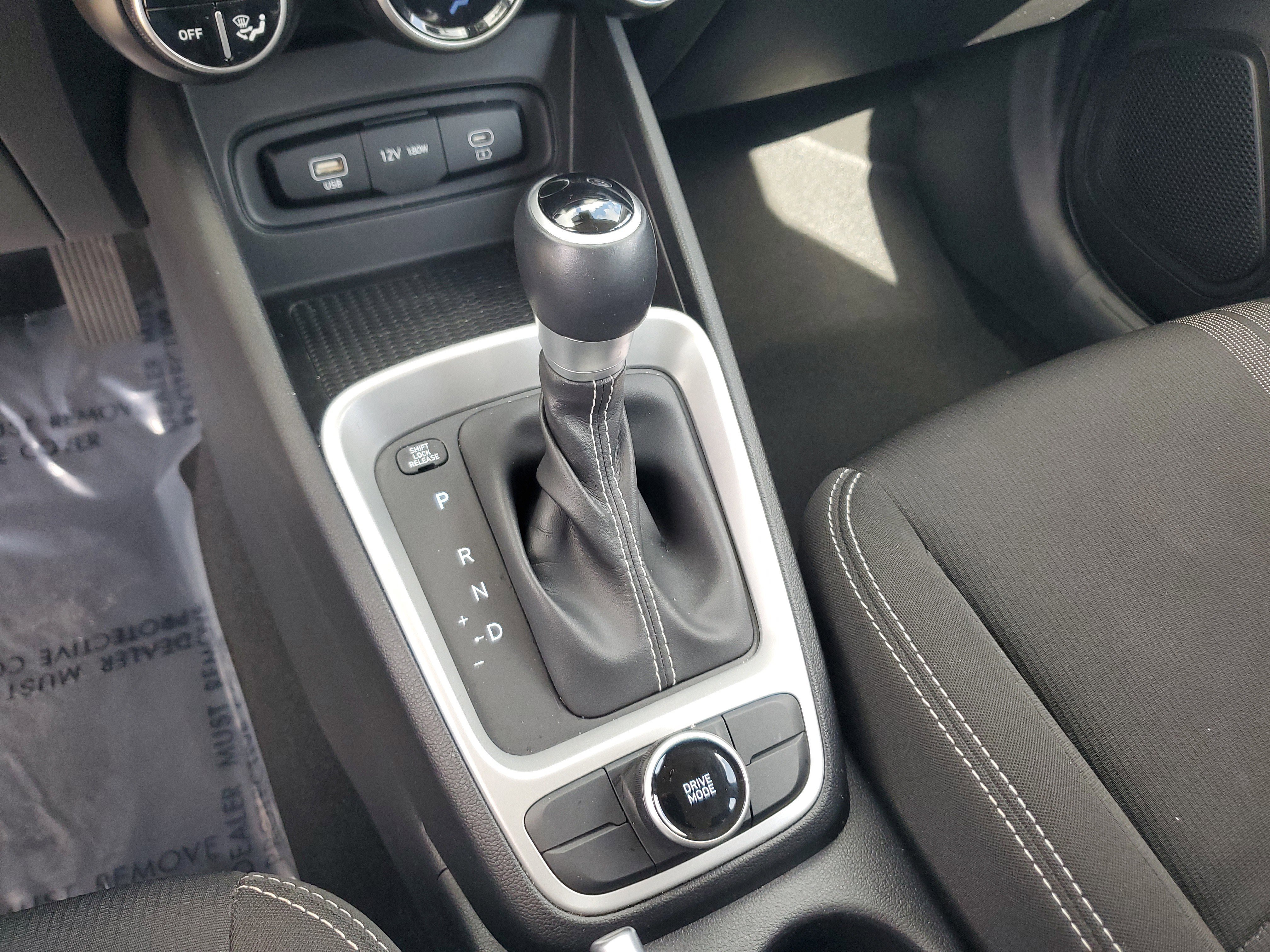 Used 2024 Hyundai Venue SEL image 25