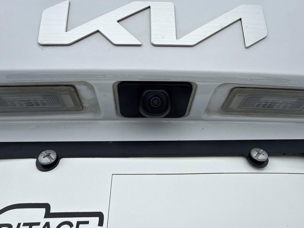 Used 2023 Kia Sorento LX image 10