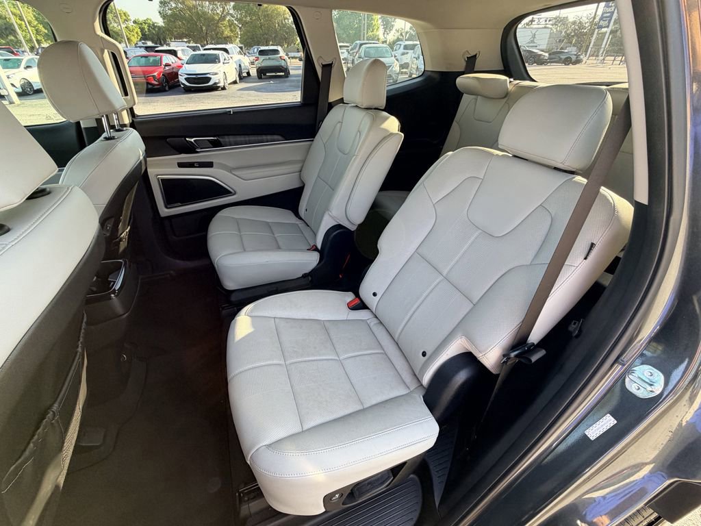 Used 2024 Kia Telluride EX w/ EX Captain's Chair Package image 19