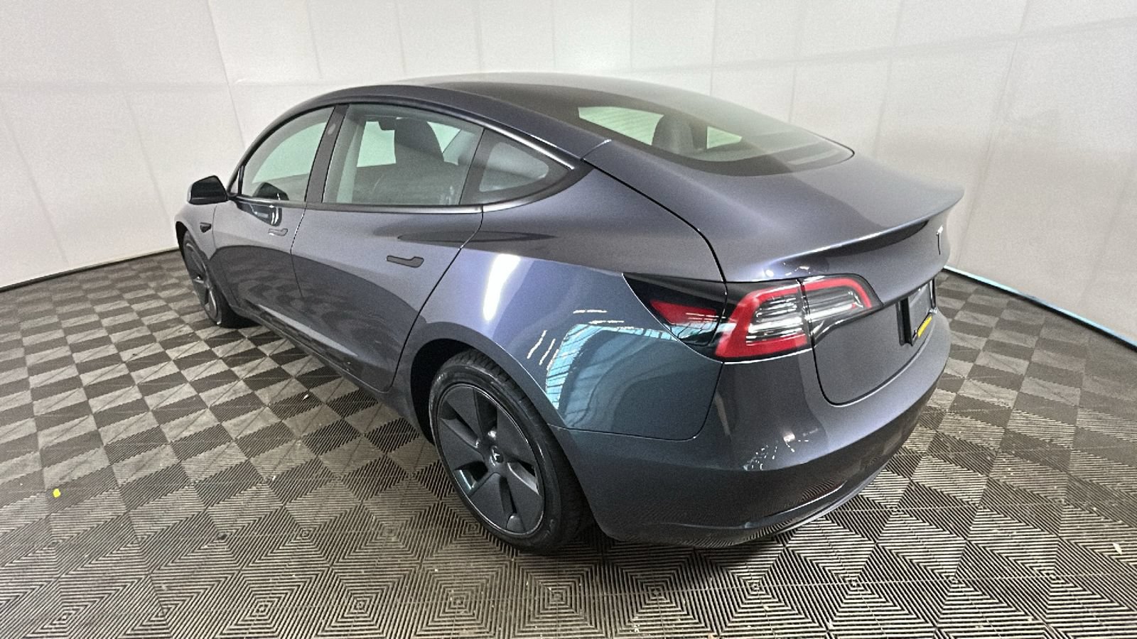 Used 2023 Tesla Model 3 Standard Range RWD video 4