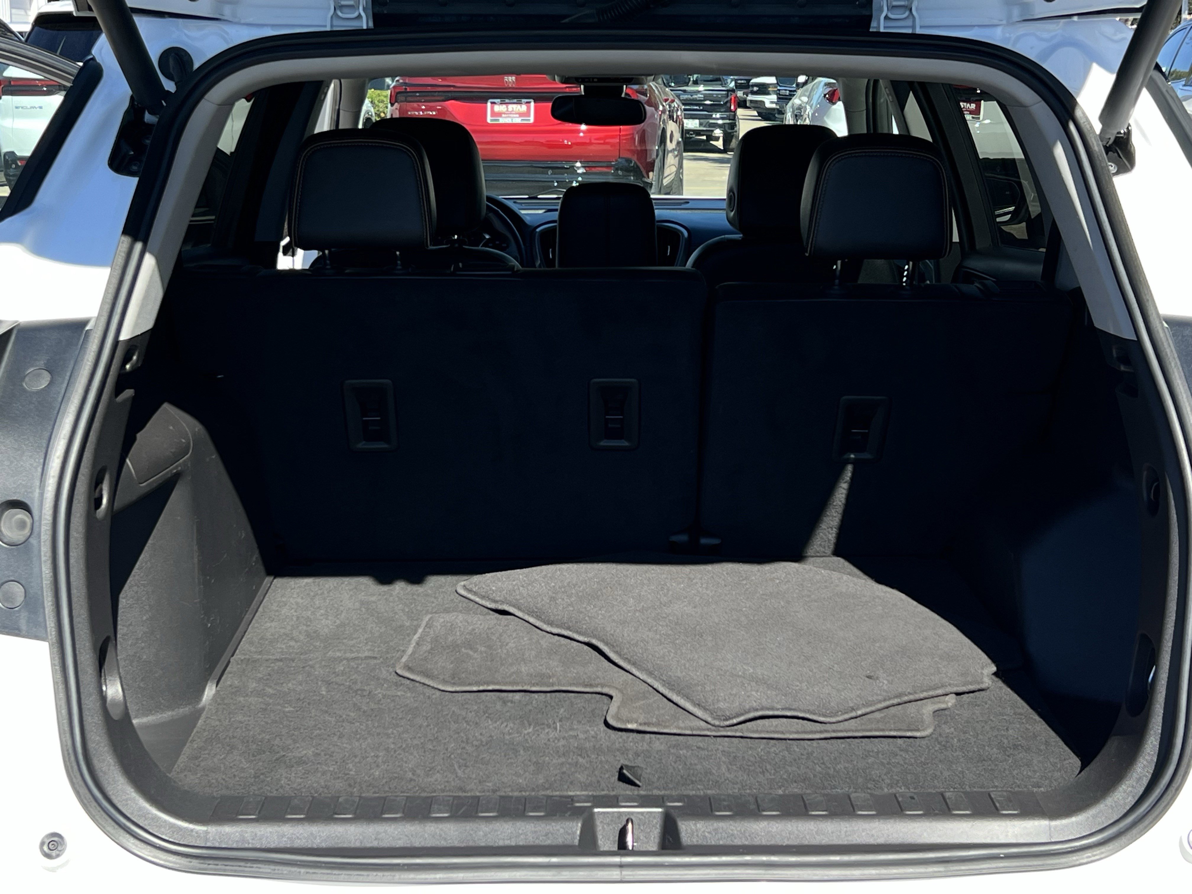 Used 2024 GMC Terrain AT4 image 24