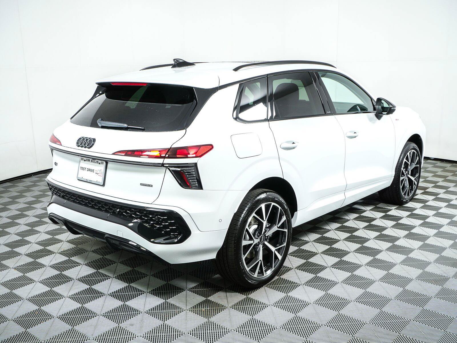 New 2026 Audi Q3 quattro 2.0T AWD/4WD image 3