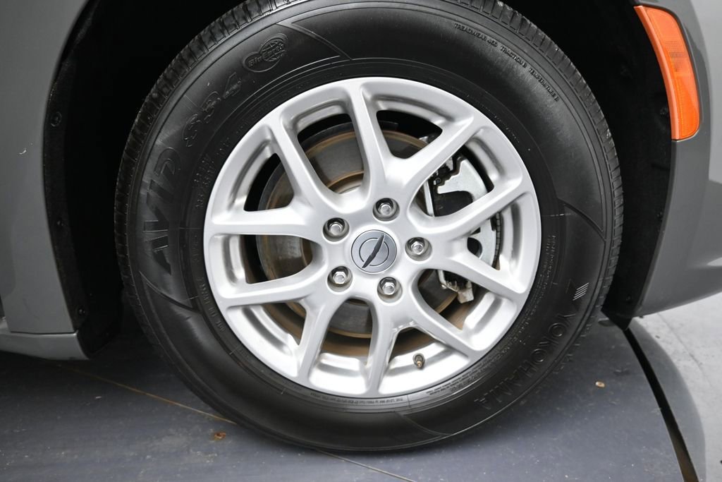 Used 2025 Chrysler Pacifica Select FWD image 32