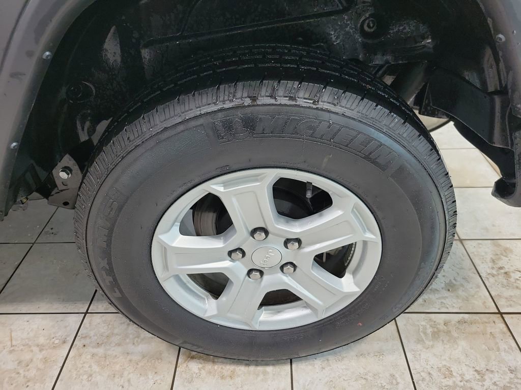 Used 2022 Jeep Wrangler Sport S image 28