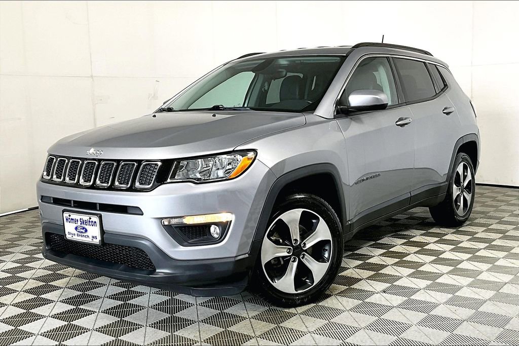Used 2018 Jeep Compass Latitude w/ Cold Weather Group image 2