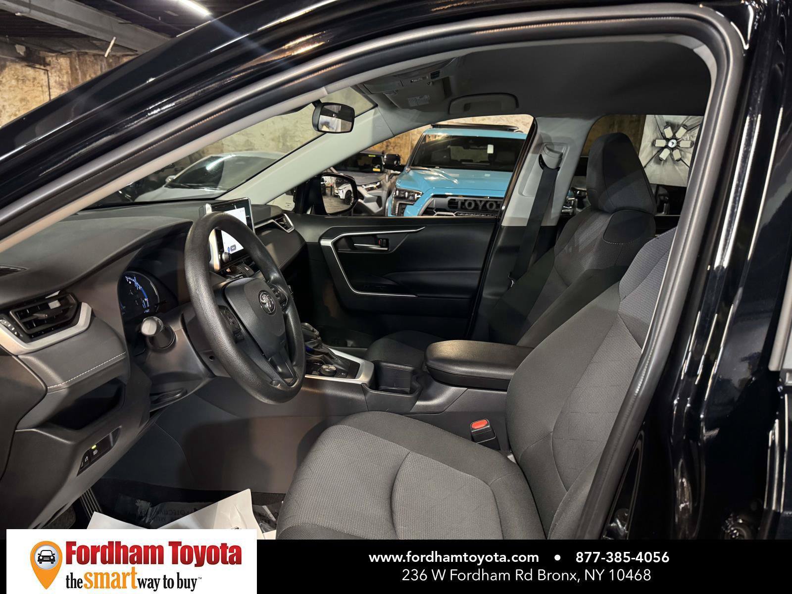 Used 2025 Toyota RAV4 XLE AWD/4WD image 18