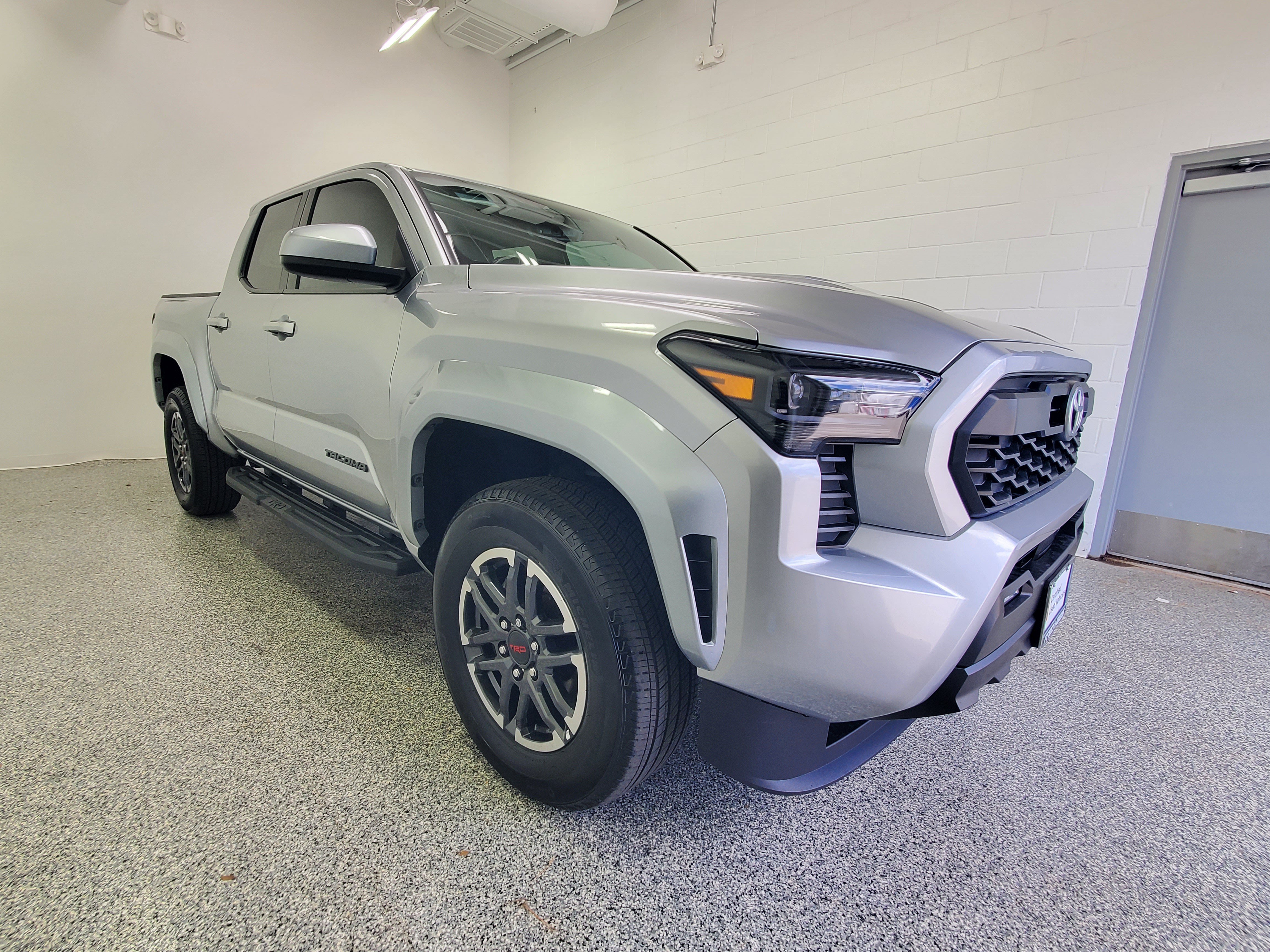 Certified 2025 Toyota Tacoma TRD Sport AWD/4WD image 4