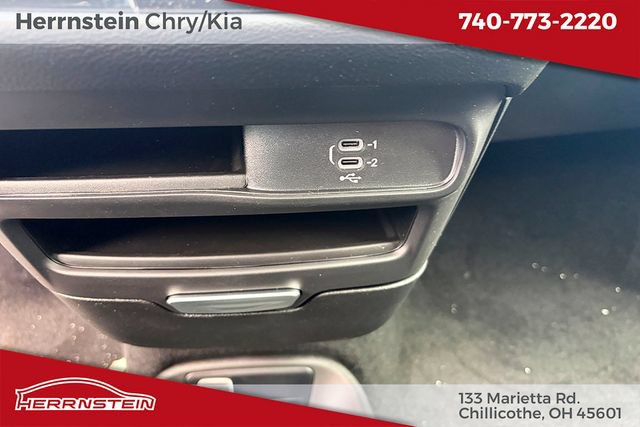 New 2027 Chrysler Pacifica Select FWD image 18