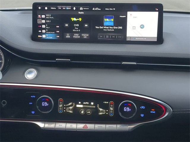 Used 2023 Genesis GV70 2.5T w/ Advanced Package image 16