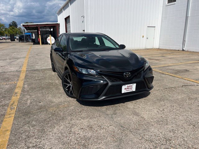 Used 2024 Toyota Camry SE FWD image 2