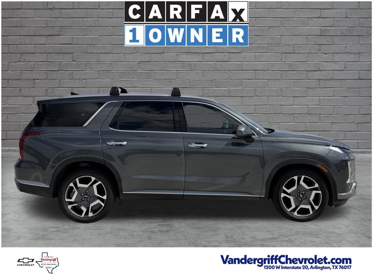 Used 2023 Hyundai Palisade SEL FWD image 3