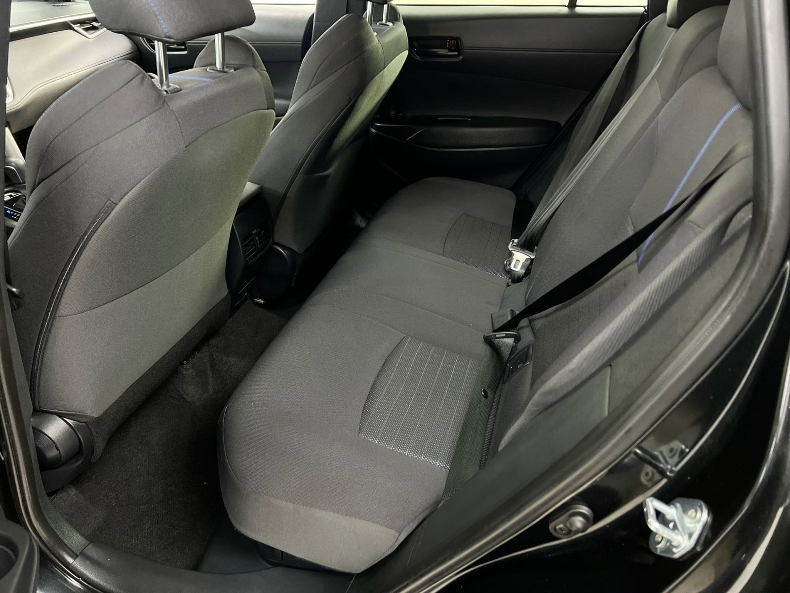 Used 2025 Toyota Corolla Cross AWD Hybrid image 29