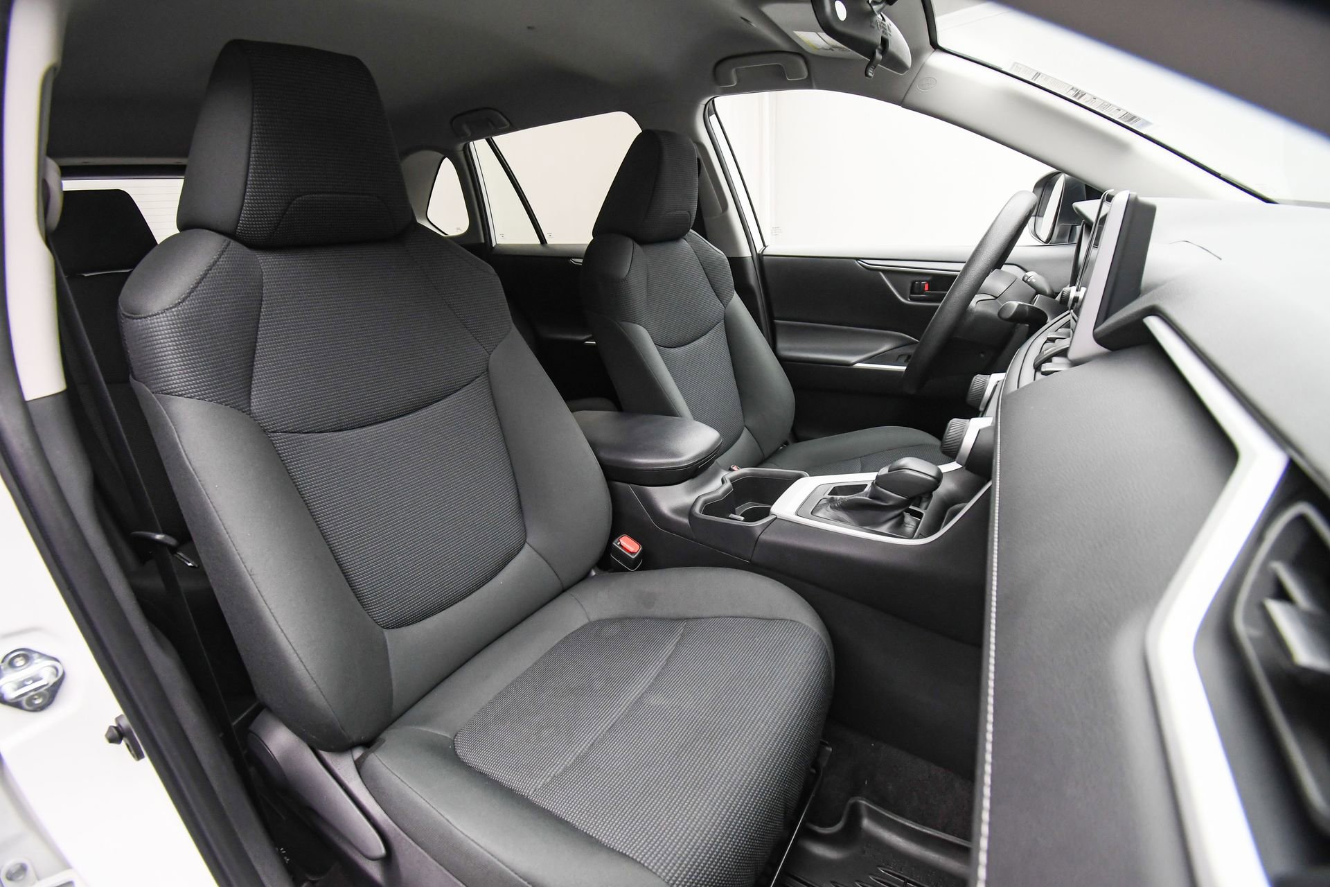 Used 2023 Toyota RAV4 LE AWD/4WD image 16