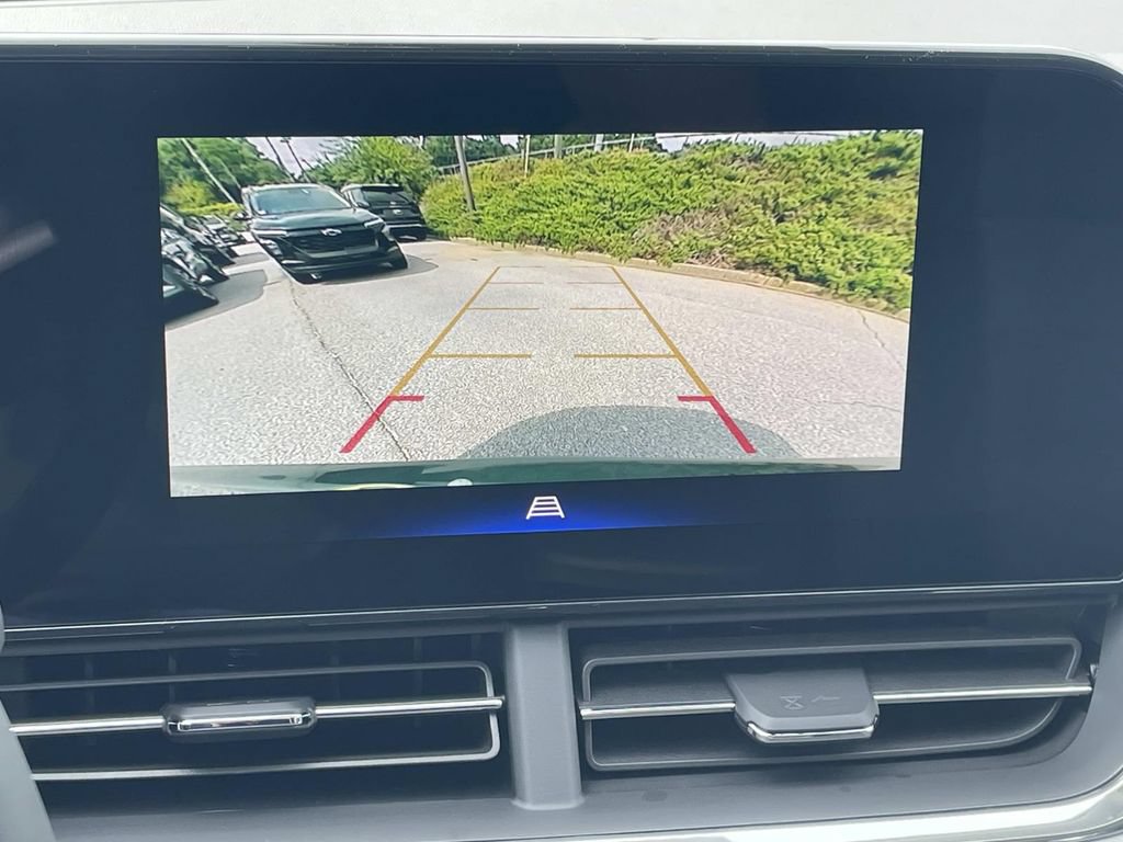 New 2026 Chevrolet Trax LT w/ Sunroof Package FWD image 17