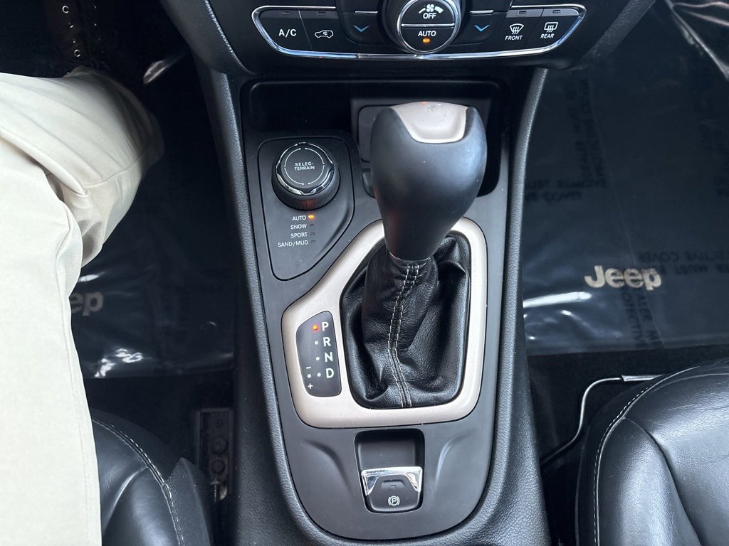 Used 2016 Jeep Cherokee Limited image 18