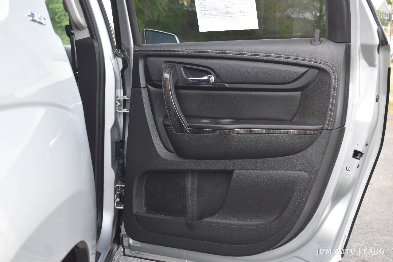 Used 2015 GMC Acadia SLT w/ Technology Package AWD/4WD image 9